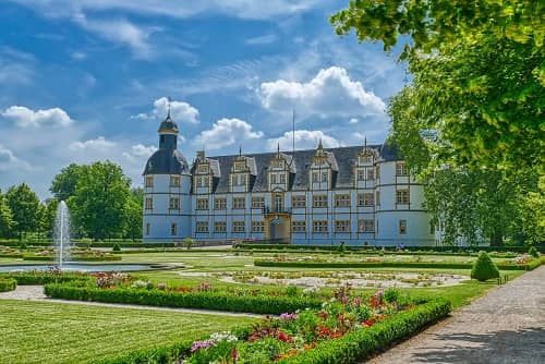 Rollrasen-kaufen-Paderborn-Schloss-Neuhaus